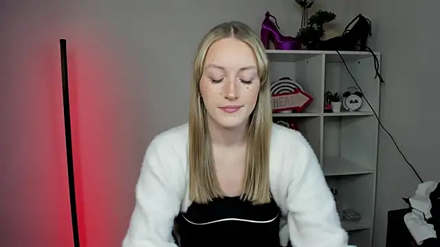 EvelynBlond online show from 03/23/26, 01:33