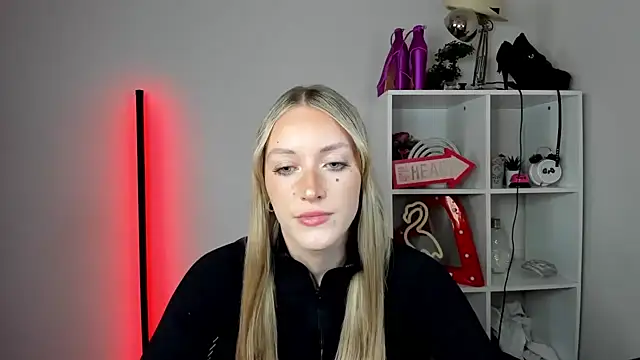 EvelynBlond online show from 06/01/26, 12:38