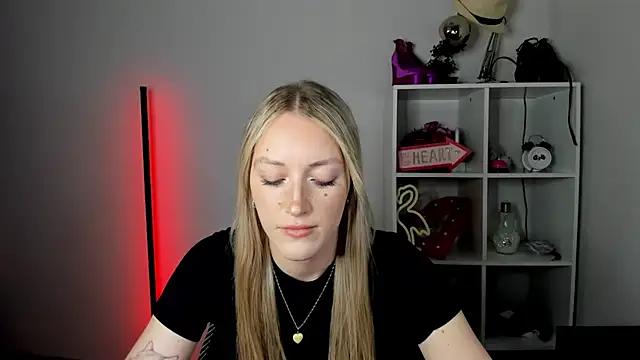 EvelynBlond online show from 06/30/26, 12:38