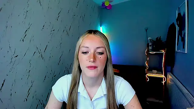 EvelynBlond online show from 06/03/26, 10:49