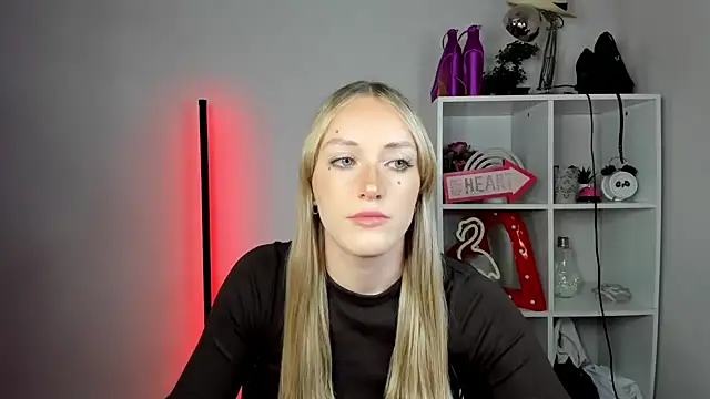 EvelynBlond online show from 05/27/26, 12:34