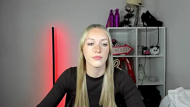 EvelynBlond online show from 06/02/26, 12:38