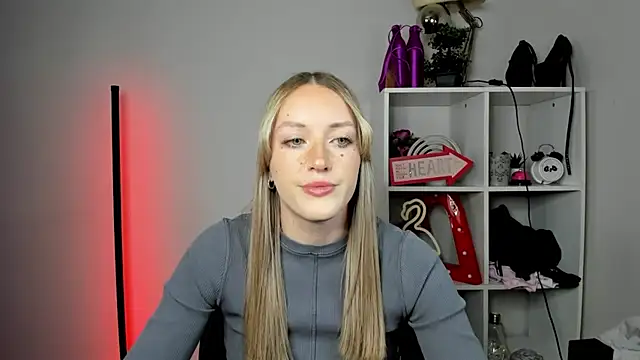 EvelynBlond online show from 05/11/26, 12:39