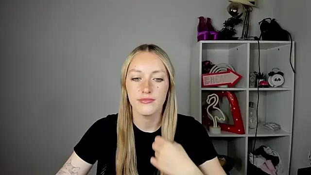 EvelynBlond online show from 06/11/26, 12:46