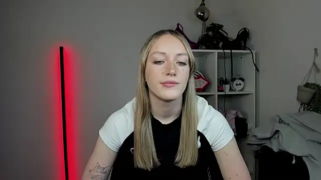 EvelynBlond online show from 04/09/26, 12:33