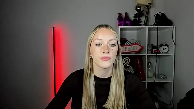 EvelynBlond online show from 06/16/26, 12:38