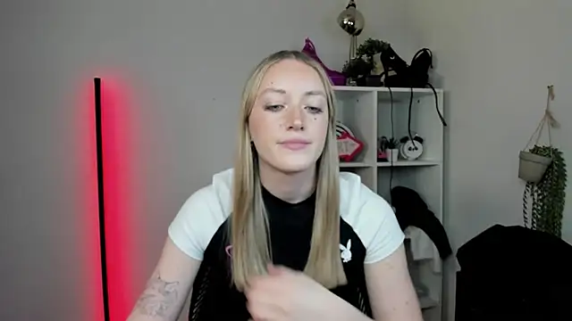 EvelynBlond online show from 04/01/26, 12:50