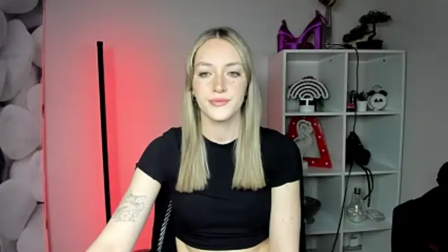 EvelynBlond online show from 02/23/26, 06:25