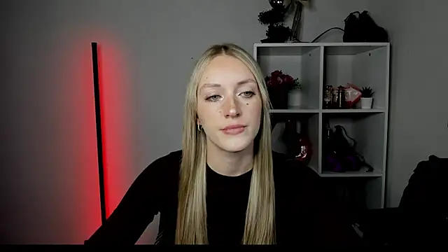 EvelynBlond online show from 07/06/26, 12:45