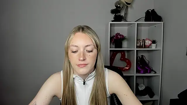 EvelynBlond online show from 07/13/26, 12:37