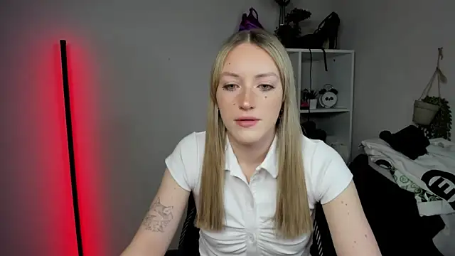 EvelynBlond online show from 04/17/26, 05:32