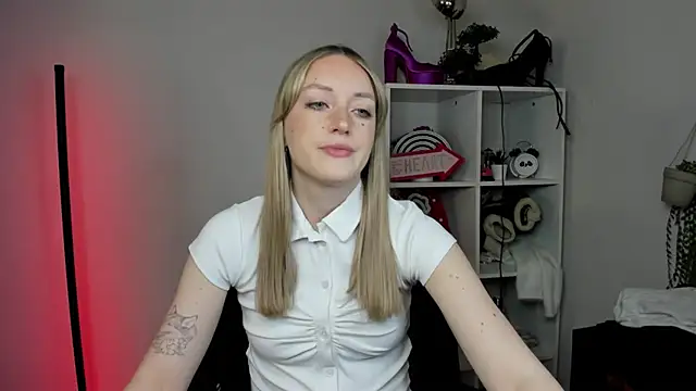 EvelynBlond online show from 03/27/26, 10:16