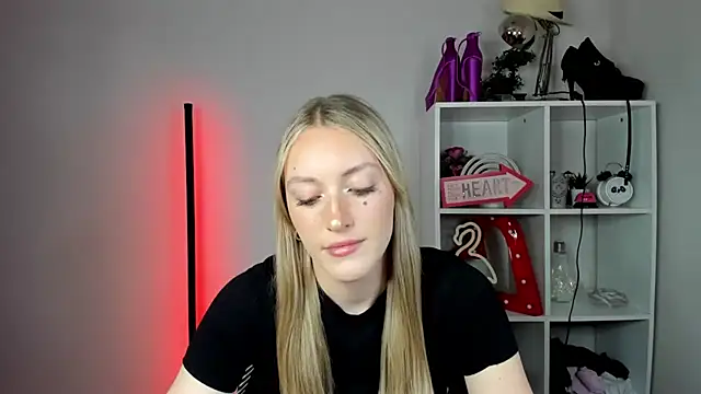 EvelynBlond online show from 06/04/26, 12:43