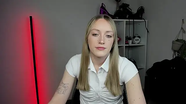 EvelynBlond online show from 04/15/26, 12:32