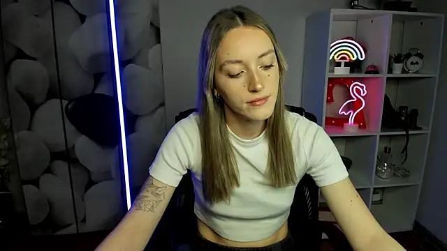 EvelynBlond online show from 12/18/25, 01:48