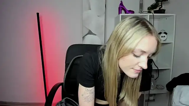 EvelynBlond online show from 03/02/26, 07:21