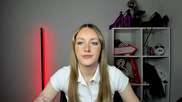 EvelynBlond online show from 04/23/26, 12:29