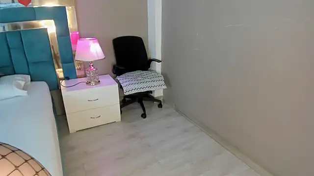 LiiaVelvet online show from 04/12/26, 04:27