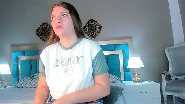 Snapshot of LiiaVelvet chatting on 12/18/25, 04:33 LiiaVelvet online show from 12/18/25, 04:33