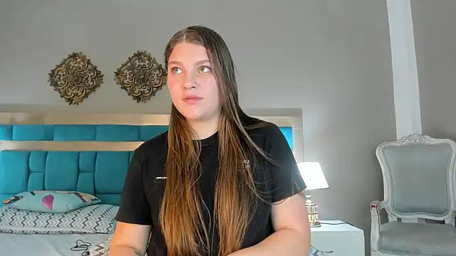 Snapshot of LiiaVelvet chatting on 12/17/25, 02:05 LiiaVelvet online show from 12/17/25, 02:05