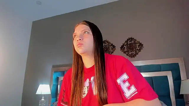 Snapshot of LiiaVelvet chatting on 12/19/25, 01:35 LiiaVelvet online show from 12/19/25, 01:35