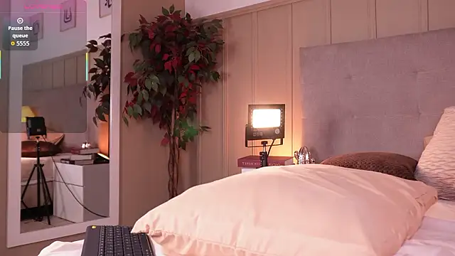 melaniebrett online show from 03/10/26, 07:51