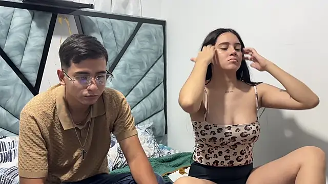 Snapshot of DereckxSophia chatting on 12/14/25, 02:51 DereckxSophia online show from 12/14/25, 02:51