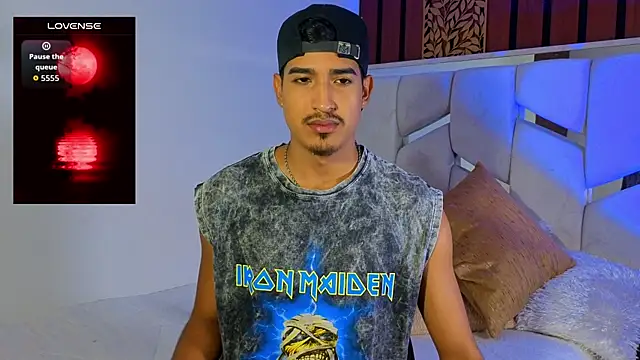 Snapshot of ken_blakerr chatting on 11/21/25, 06:07 ken blakerr online show from 11/21/25, 06:07