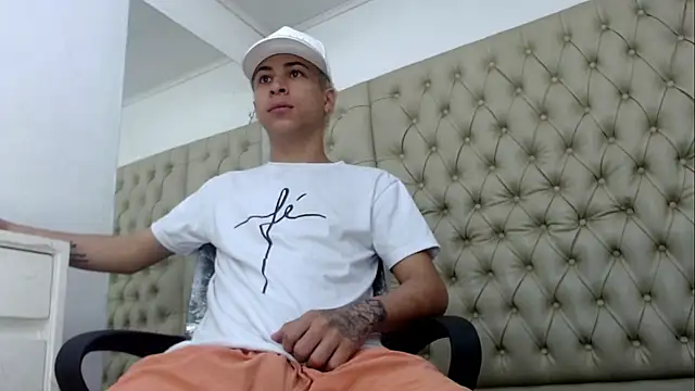 HollmanFronsh online show from 12/05/25, 02:43