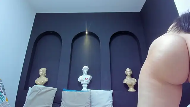 emilyrousee01 online show from 04/15/26, 07:58