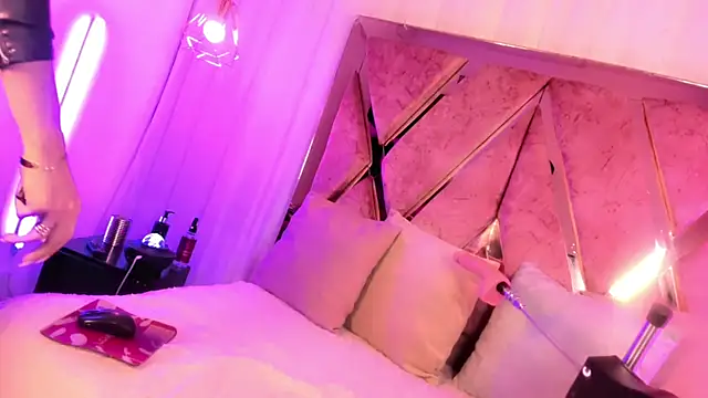 atenea taylor  online show from 01/08/26, 04:29