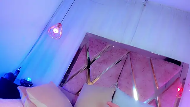 atenea taylor  online show from 12/03/25, 04:57