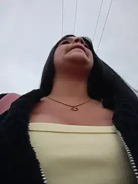 Snapshot of Layla-daring chatting on 02/15/26, 11:42 Layla-daring online show from 02/15/26, 11:42