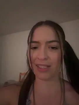 Snapshot of Little__Danni1 chatting on 06/08/26, 01:28 Little Danni1 online show from 06/08/26, 01:28