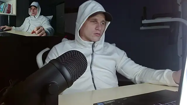 Poliglotjoe1 online show from 12/17/25, 06:40