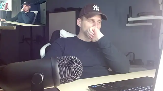 Poliglotjoe1 online show from 12/17/25, 09:31