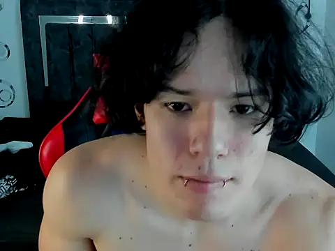 Kenai Lavis online show from 12/17/25, 07:52