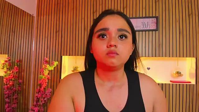 Snapshot of SaraLondon13 chatting on 11/20/25, 11:14 SaraLondon13 online show from 11/20/25, 11:14