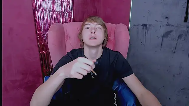 DonaldWoon online show from 12/14/25, 09:53