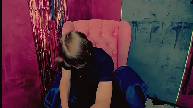 DonaldWoon online show from 12/17/25, 06:57