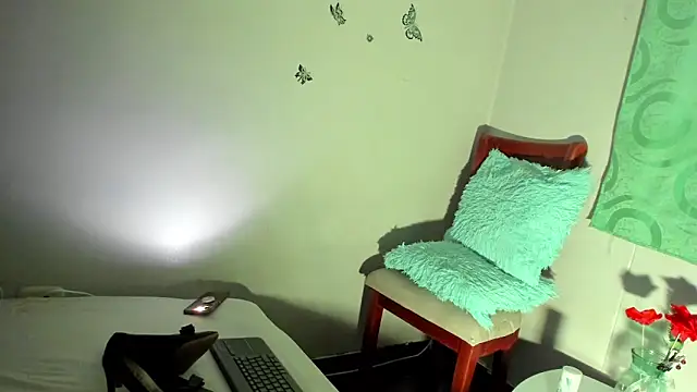 tiffanystorms- online show from 12/05/25, 09:30