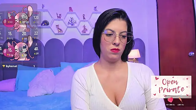 Snapshot of lunagomez24 chatting on 11/25/25, 03:51 lunagomez24 online show from 11/25/25, 03:51