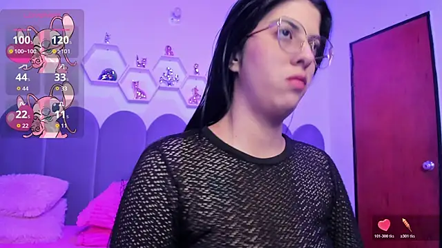 Snapshot of lunagomez24 chatting on 12/14/25, 02:51 lunagomez24 online show from 12/14/25, 02:51