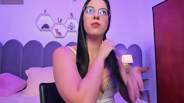 Snapshot of lunagomez24 chatting on 01/13/26, 01:31 lunagomez24 online show from 01/13/26, 01:31