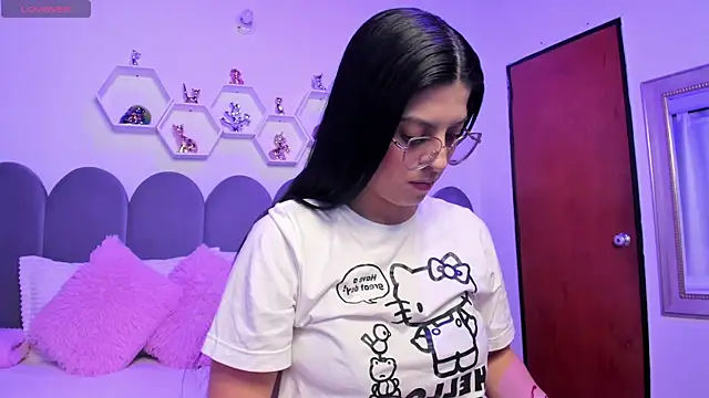 Snapshot of lunagomez24 chatting on 01/15/26, 01:53 lunagomez24 online show from 01/15/26, 01:53