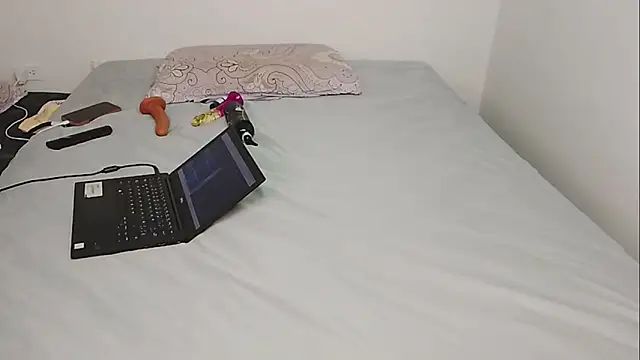 nelielg6 online show from 04/22/26, 10:05