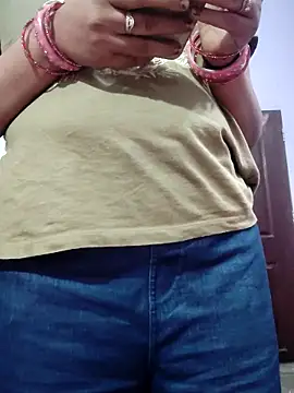 yamunna647 online show from 01/17/26, 03:32