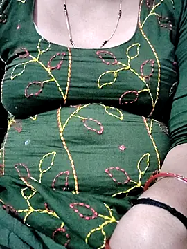 yamunna647 online show from 11/20/25, 11:11