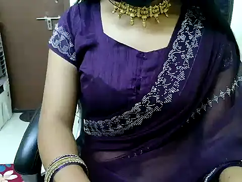 Snapshot of cute_girl_81 chatting on 11/28/25, 11:54 cute girl 81 online show from 11/28/25, 11:54