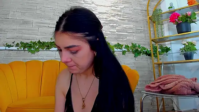 SerennaNoir online show from 12/18/25, 05:45